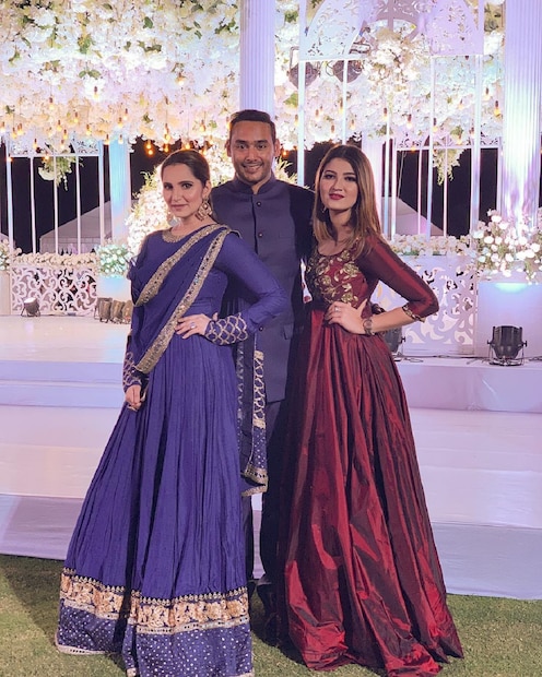 টেনিস খেলা থেকে তিনি এখন এনেক দূরে৷ হায়দরাবাদ এবং দুবাইয়ে রয়েছে তাঁর ট্রেনিং অ্যাকাডেমি৷ হায়দরাবাদের মেয়ে সানিয়ার সঙ্গে পারিবারিক সূত্রে সম্পর্ক রয়েছে মহম্মদ আজাহারউদ্দিনের৷