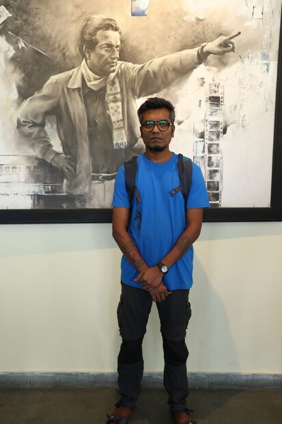 এই ওয়েব সিরিজের প্রতিটি চরিত্রই প্রায় ধূসর। কারণ প্রত্যেকেরই কিছু নিহিত স্বার্থ রয়েছে। আর তাঁরা এমন অবিশ্বাস্য কিছু ঘটনা ঘটায়, যা সকলকে চমকে দেবে। 
