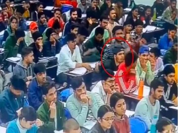 লুটিয়ে পড়ল ছাত্র, সব শেষ