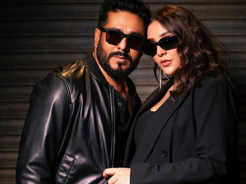 তবে মেয়ে ইয়ালিনিকে নিয়ে যেন অন্য পথে হেঁটেছেন তাঁরা। গত নভেম্বরে রাজ-শুভশ্রীর পরিবারে আসে ইয়ালিনি। তবে তার মুখ এখনও প্রকাশ্যে আনেননি।
