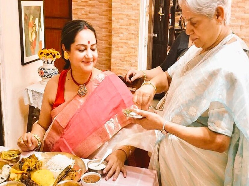 *বেশ কয়েকমাস আগে হৃদরোগে আক্রান্ত হন দিপালী চট্টোপাধ্যায়। সোশ্যাল মিডিয়ায় সেই খবর শেয়ার করে নিয়েছিলেন অভিনেত্রী। সাধারণের থেকে মায়ের জন্য আশীর্বাদ প্রার্থনা করেছিলেন। তারপর থেকেই শয্যাশায়ী ছিলেন দিপালী চট্টোপাধ্যায়। এরপর এ দিন প্রয়াত হন। ছবিঃ সোশ্যাল মিডিয়া।
