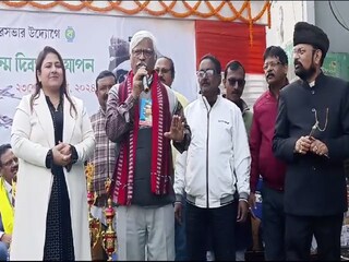 মালদহে নেতাজি জন্মবার্ষিকীর অনুষ্ঠানে সুজন চক্রবর্তী, পাশে তৃণমূল নেতা কৃষ্ণেন্দু নারায়ণ চৌধুরী৷ 