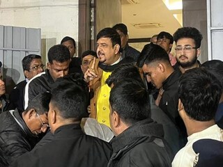 ইডি-র তল্লাশির পর শ্রীভূমির বাড়িতে দমকল মন্ত্রী সুজিত বসু৷ 