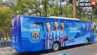 কলকাতার রাস্তায় টিম আর্জেন্টিনার বাস ! (Photo: Siddhartha Sarkar)