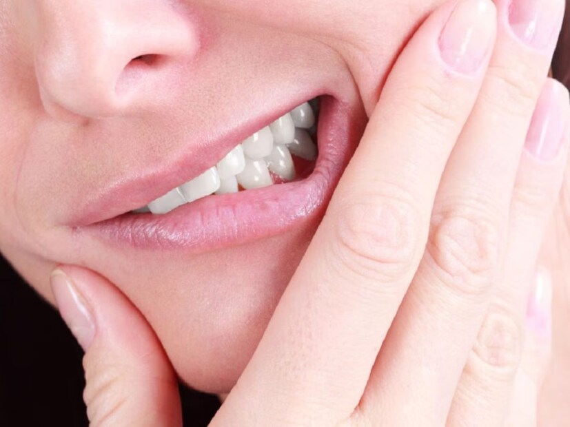 Teeth Care: এই ময়লা দাঁতের সাহায্যে পাকস্থলীতে প্রবেশ করে এবং এই পচা খাবার পাকস্থলীতে প্রবেশ করে নানা ধরনের রোগের সৃষ্টি করে। গ্যাস, অ্যাসিডিটি ইত্যাদি নানা সমস্যা হতে পারে। এমনকি পাকস্থলীর ক্যানসারের সমস্যাও দেখা দেয় এর কারণে। পরিবারের সদস্যদের মধ্যে শিশুদের দাঁতের বিশেষ যত্ন নেওয়া উচিত। 