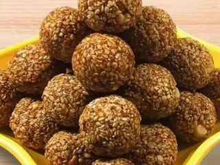  তিল ও গুড়ের নাড়ু