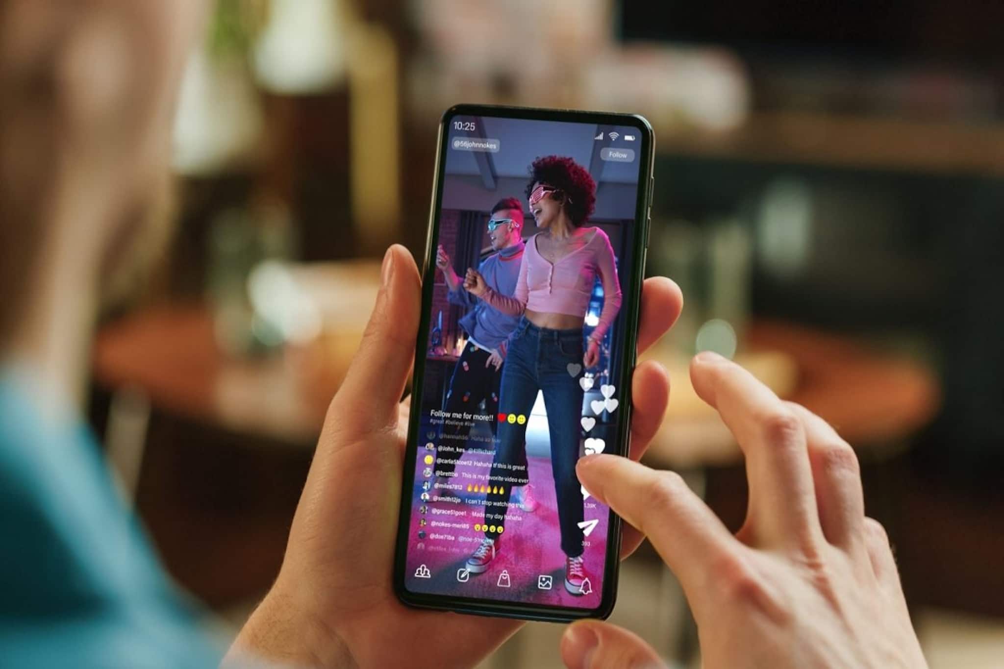 মোবাইল ফোনে সিম কার্ড নেই! তাও বিন্দাস দেখা যাচ্ছে ভিডিও, ঝক্কাস এই প্রযুক্তি!