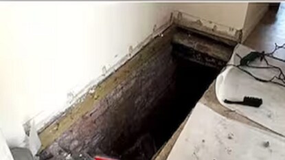 ঘরের নীচে চাপা পড়ে শত বছরের ইতিহাস! পুরনো বাড়ি কিনে কী কাণ্ড ঘটালেন দম্পতি ঘরের নীচে চাপা পড়ে শত বছরের ইতিহাস! পুরনো বাড়ি কিনে কী কাণ্ড ঘটালেন দম্পতি