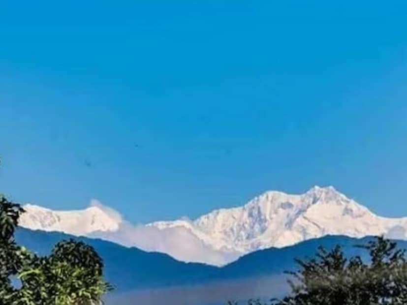 আলিপুরদুয়ারে রোদ ঝলমলে সকাল। সর্বনিম্ন তাপমাত্রা ১২ ডিগ্রি সেলসিয়াস। পাশাপাশি ইসলামপুরে রোদ ঝলমলে আকাশ থাকবে। সর্বনিম্ন তাপমাত্রা ১৪ ডিগ্রি সেলসিয়াস। 