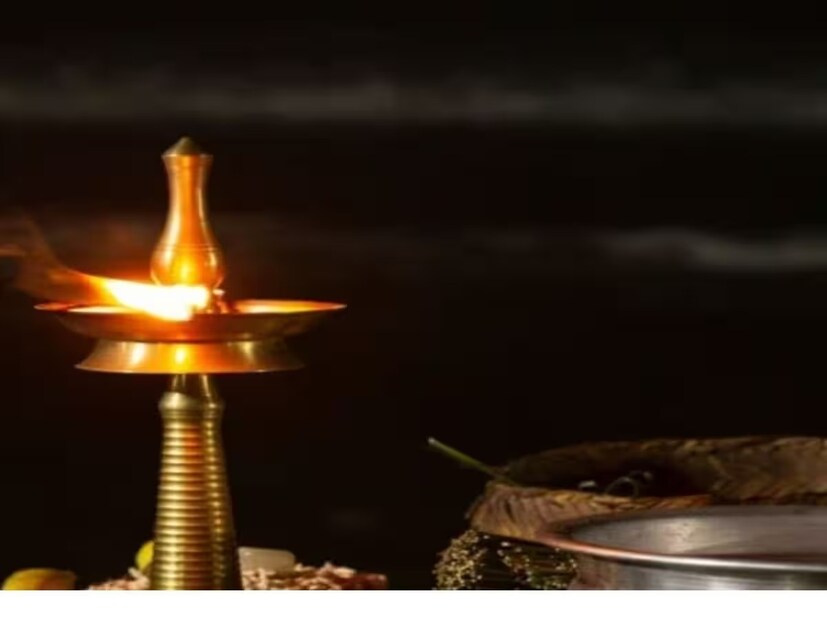 ৩ অগাস্ট সকাল ১১.২০ মিনিটে শুরু শ্রাবণ অমাবস্যা। থাকবে পর দিন দুপুর ১২.১২ পর্যন্ত। এই তিথি হরিয়ালী অমাবস্যা।