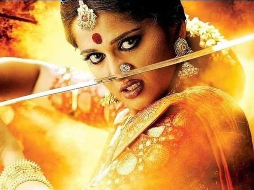 তাঁর ছবিই প্রথম ১০০০ কোটির ক্লাবে পৌঁছায়৷ বেশ কয়েকটি তাঁর কাধে নির্ভর করেই পেয়েছে সফলতা৷ এক কথায় তাঁকে ভারতীয় সিনেমার লেডি সুপারস্টার৷ তিনি বাহুবলী খ্যাত অনুষ্কা শেট্টি৷ ৪৬ বছর বয়সী সুন্দরী অভিনেত্রী এখনও বিয়ে করেননি কেন? জেনে নিন অনুষ্কার জীবনের অজানা দিক৷ 