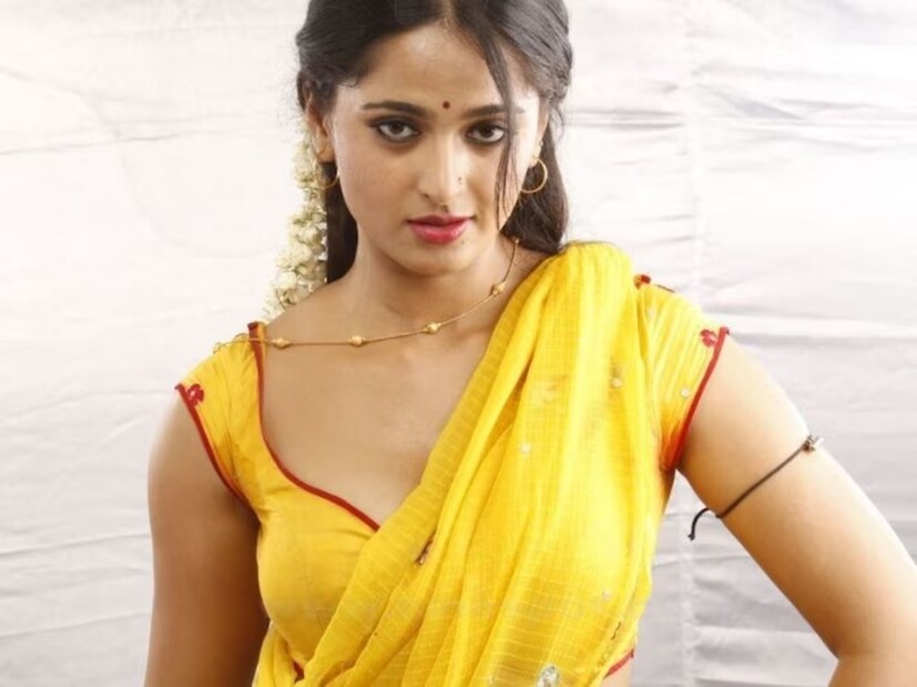 তবে এখনও অবিবাহিত অনুষ্কা শেট্টি৷ এমনকি ৪৬ বছর বয়সেও, তার বিবাহ সম্পর্কিত কোনও খবর নেই তবে ভক্তরা তার বিশেষ অনুষ্ঠানের জন্য অধীর আগ্রহে অপেক্ষা করছেন। বাহুবলীর সময় থেকেই প্রভাস এবং অনুষ্কার বন্ধুত্ব ঘিরে জোর চর্চা৷ 