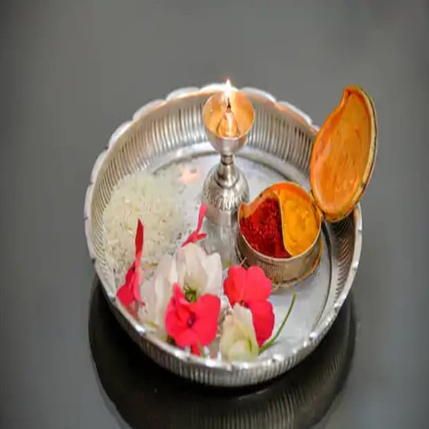 এই দু’দিন ধরেই পালিত হবে পৌষ অমাবস্যা তিথি। বৃহস্পতিবার সূর্যোদয়ের সময় থেকে এই তিথি থাকবে বলে সেদিন এই তিথিপালনের সম্ভাবনা বেশি।