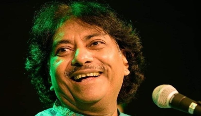 রশিদ খান খাঁটি হিন্দুস্তানি সঙ্গীতকে হালকা বাদ্যযন্ত্রের ঘরানার সাথে মিশ্রিত করার জন্যও পরীক্ষা করেছেন৷ শাস্ত্রীয় সঙ্গীতের ভিত হলেও বলিউড ও টলিউডের একাধিক সিনেমায় গান গেয়েছেন উস্তাদ রাশিদ খান। প্রতিটি গান সকলের হৃদয়ে গেঁথে থাকবে আজীবন৷