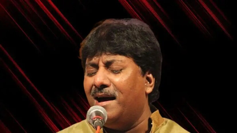 মাত্র ১১ বছর বয়সে রাশিদ তাঁর প্রথম সঙ্গীতানুষ্ঠান করেন।পরের বছর ১৯৭৮ সালে তিনি দিল্লিতে একটি আইটিসি কনসার্টে পারফর্ম করেন। তারপর ১৯৮০ সালের এপ্রিল মাসে, যখন নিসার হুসেন খান আইটিসি সঙ্গীত গবেষণা অ্যাকাডেমি (এসআরএ), কলকাতায় চলে যান , রশিদ খানও ১৪ বছর বয়সে অ্যাকাডেমিতে যোগ দেন । 