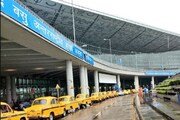 সারারাত গেটের বাইরে অপেক্ষা করছেন যাত্রীরা! কলকাতা বিমানবন্দরে কী এমন হল...