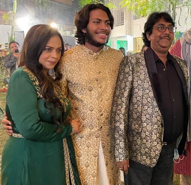 রাশিদ এবং জয়িতার তিন সন্তান। সুহা, শাওনা এবং আরমান। তিন ভাইবোনই পা রেখেছেন তাঁদের বাবার দেখানো পথে। 