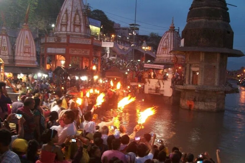 মাঘী পূর্ণিমার ব্রহ্মমুহূর্তে পুণ্যনদী বা পুণ্য সঙ্গমে স্নান অত্যন্ত শুভ বলে মনে করা হয়। এর ফলে পুণ্য অর্জনের পথ সুগম হয়। জীবনে অর্থাভাব থাকে না।