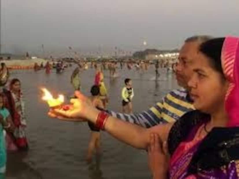 মাঘী পূর্ণিমায় কালো তিল দান করা বিশেষ শুভ বলে মনে করা হয়। 