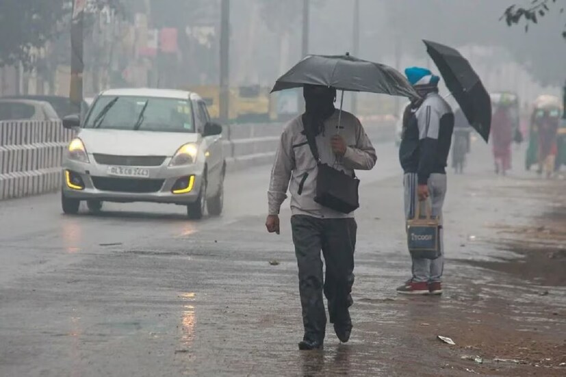 ঠান্ডা, বৃষ্টির সঙ্গে হালকা থেকে ঘন কুয়াশার সতর্কতা থাকবে বেশিরভাগ জেলায়। কুয়াশা বেশি হবে বীরভূম, মুর্শিদাবাদ. নদিয়া এবং বর্ধমানে। 