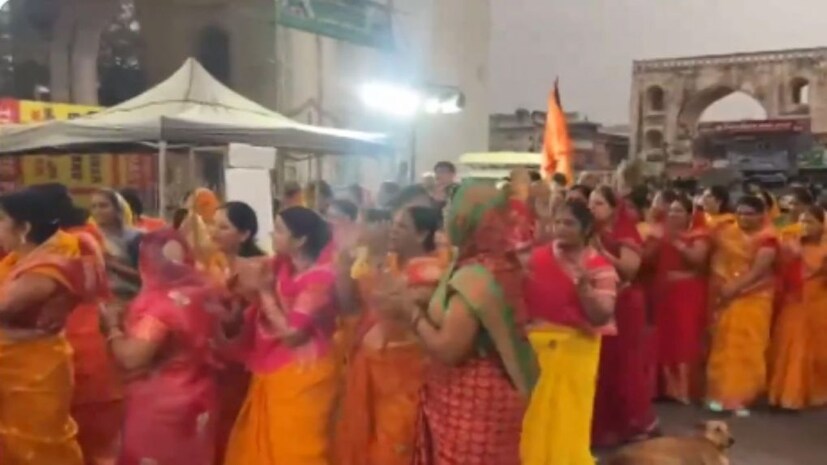তার পর ফের রুদ্ধদ্বার খুলবে দুপুর ২ থেকে৷ দর্শনের জন্য মন্দির খোলা থাকবে সন্ধ্যা ৭ পর্যন্ত৷ 