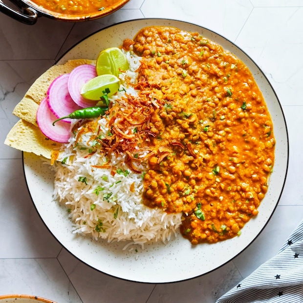 ডায়েটিশিয়ান লাভলিন কৌরের মতে, ভাত এবং রুটি উভয়েরই স্বাস্থ্য উপকারিতা রয়েছে।
