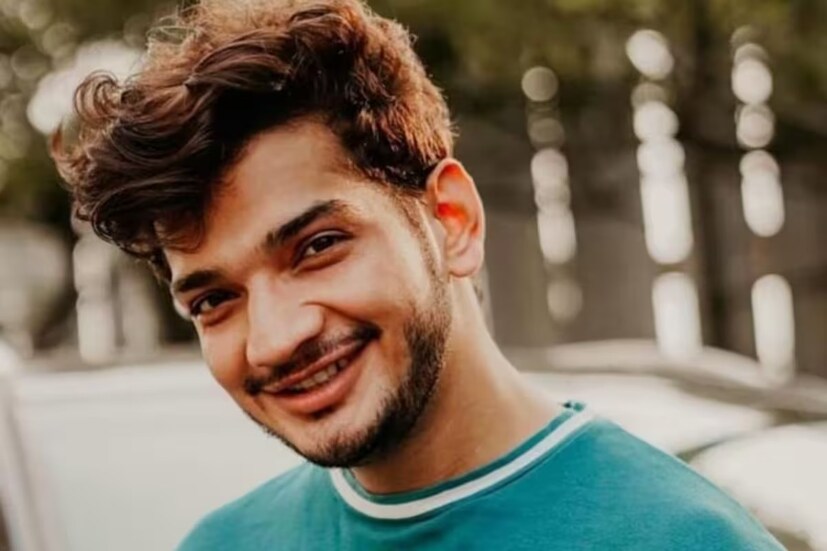 কার সঙ্গে বিয়ের পিঁড়িতে বসলেন মুনাওয়ার তা জানার জন্য মুখিয়ে রয়েছেন ভক্তরা৷ পাত্রী কে? সূত্রের খবর, মুনাওয়ারের স্ত্রীর নাম- মেহজাবিন কোটওয়ালা৷  ১০-১২ দিন আগেই বিয়ে সেরেছেন মুনাওয়ার৷ মুম্বইয়ের পাঁচতারা হোটেলেই নাকি বসেছিল তাঁদের রিসেপশন৷ 