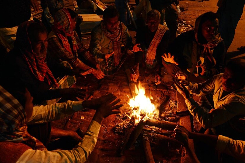 *উত্তরে জেলাগুলিতে তীব্র শীতের ইনিংস চলছে। দার্জিলিং, কালিম্পং, জলপাইগুড়িতে কুয়াশার দাপট বাড়ছে ক্রমশ। আগামী দিনে তাপমাত্রার পারদ আরও খানিকটা কমার সম্ভাবনা উত্তরের জেলাগুলিতে। ফাইল ছবি। 