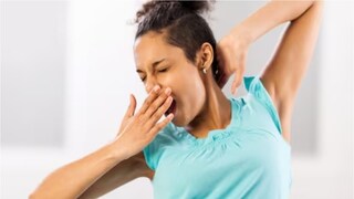 
অন্যকে দেখে আপনিও হাই তোলেন? (প্রতীকী ছবি-Canava)