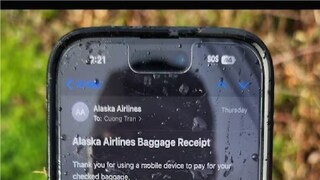 প্লেন থেকে পরে গেল আইফোন প্লেন থেকে পরে গেল আইফোন