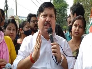 অর্জুনের তোপে দীনেশ