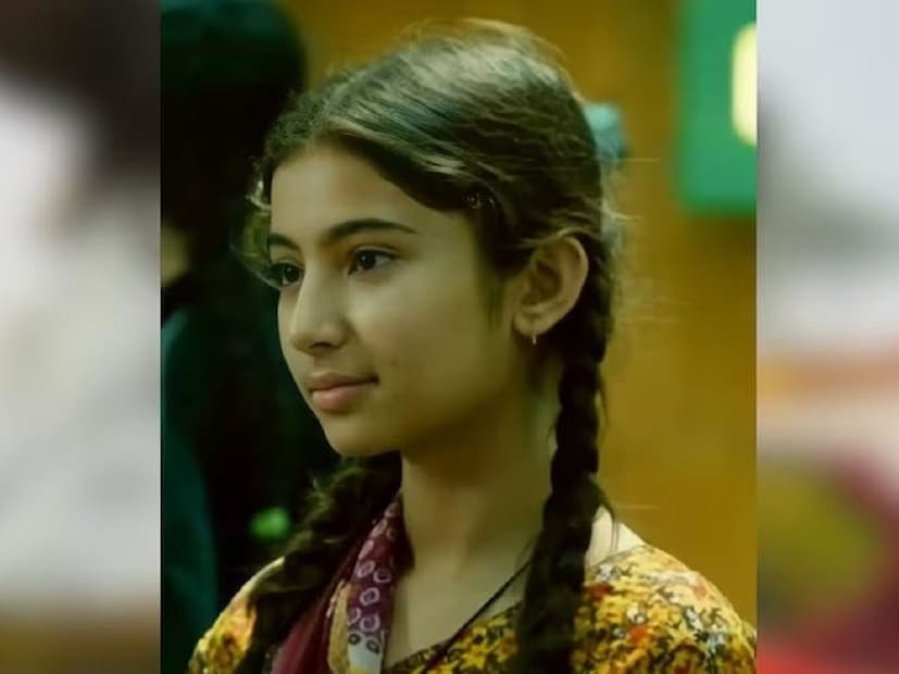 শোনা যাচ্ছে যে শীঘ্রই থালাপথি বিজয়ের সঙ্গে একটি ছবিতে অভিনয় করবেন সারা। তবে এটি এখনও নিশ্চিত করা হয়নি।