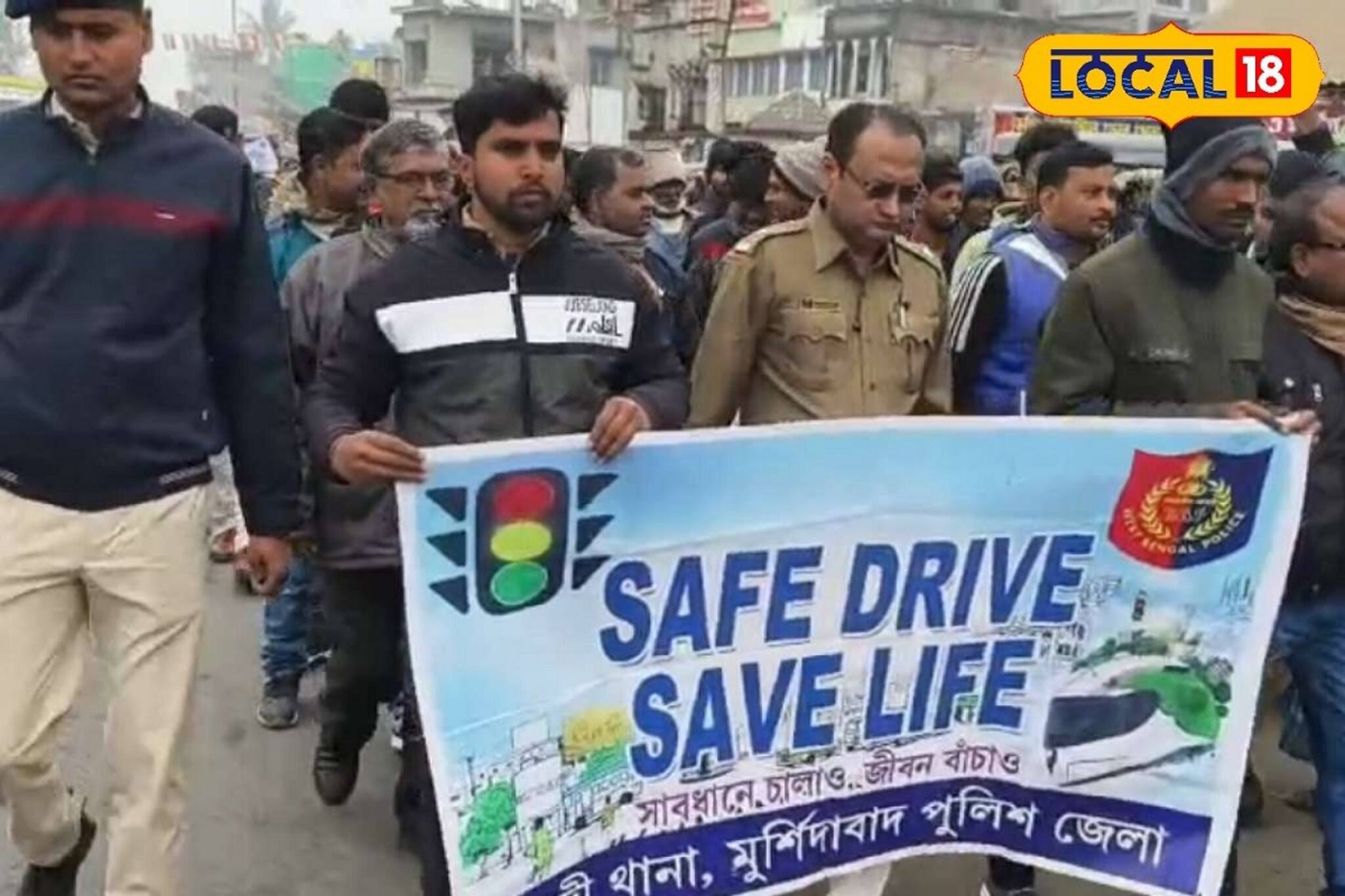 পথ দুর্ঘটনা রুখতে পথে নামল স্কুল পড়ুয়ারা! জানুন