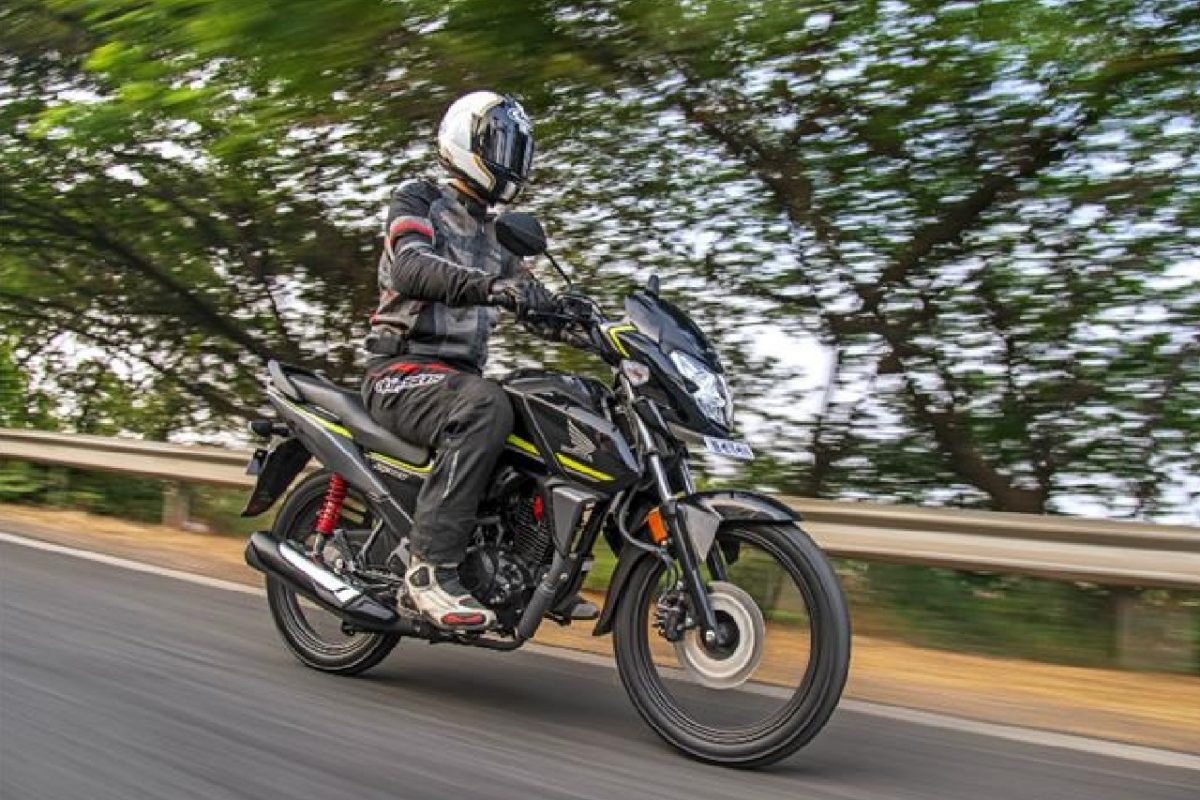 বাইকের ইঞ্জিন খুব গরম হচ্ছে? ফেলে রাখবেন না, কী কী চেক করবেন দেখুন বাইকের ইঞ্জিন খুব গরম হচ্ছে? ফেলে রাখবেন না, কী কী চেক করবেন দেখুন