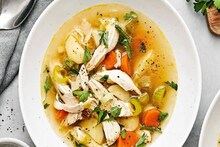 Chicken Soup Recipe: ঘরোয়া ভাবে চিকেন স্যুপ বানানোর পদ্ধতি জানুন