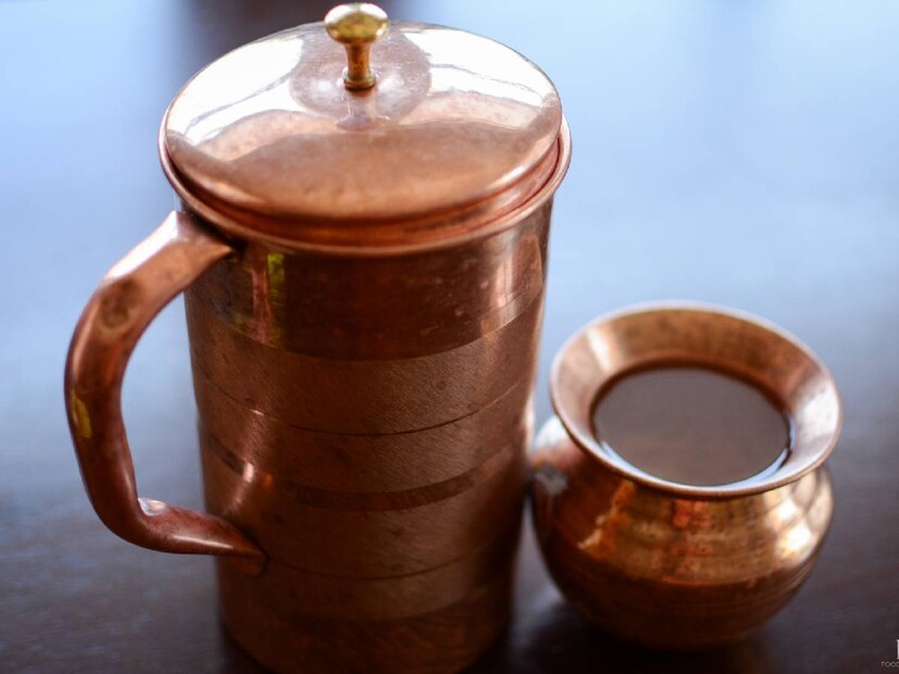 Benefits of Copper Water: ৬. জয়েন্টে ফোলা, ব্যথা বা বাতের সমস্যা থাকলে এই জল পান করলে উপকার পাওয়া যাবে। ৭. রক্তাল্পতার রোগ সারায়।। তামা শরীরে আয়রন শোষণে সাহায্য করে, যা রক্তাল্পতার বিরুদ্ধে লড়াইয়ে গুরুত্বপূর্ণ ভূমিকা পালন করে।