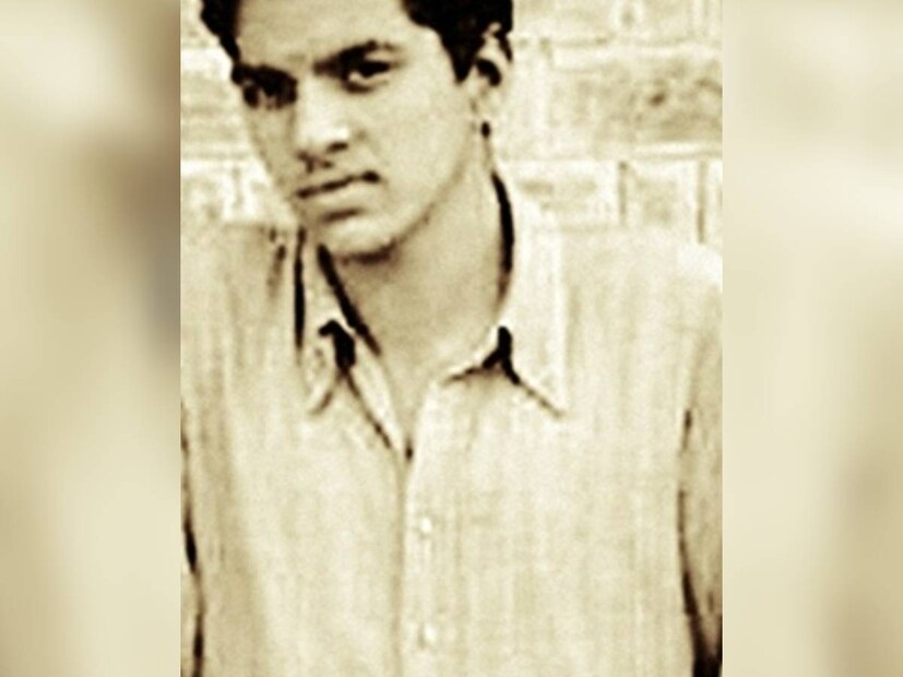 আজ তাঁদেরই একজনের কথা বলা যাক। যাঁর গল্প শুনে চোখে জল চলে আসে। কিন্তু সেই কঠিন পথ পেরনোর পর তিনি একা প্রায় ২৪০টি ছবিতে অভিনয় করে ৭৪টি হিট দিয়েছেন, যা বলিউডের আর কোনও অভিনেতার দ্বারা সম্ভব হয়নি।