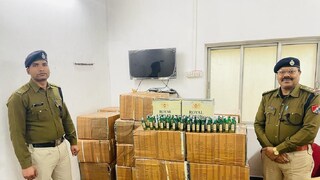 ট্রেনের ভিতর এগুলো কী!