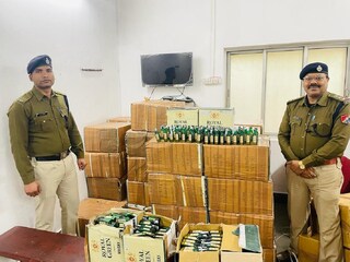 ট্রেনের ভিতর এগুলো কী!