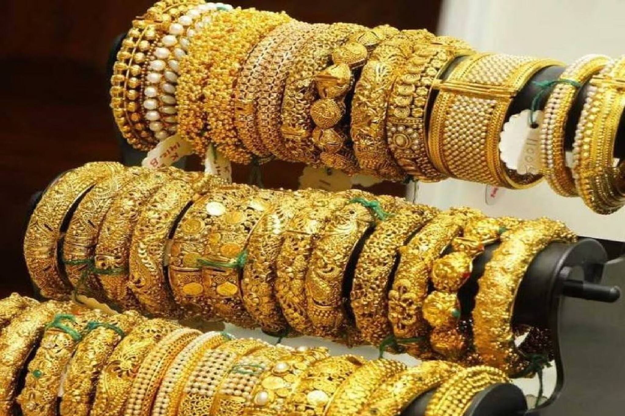 আজ কি অনেকটাই কমল সোনার দাম ? জেনে নিন কত যাচ্ছে সোনা-রুপোর বাজারদর