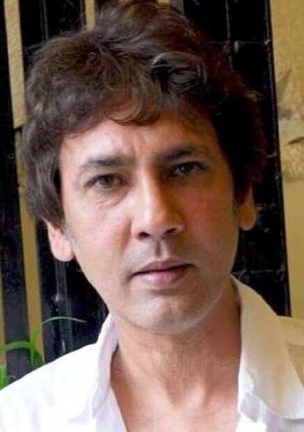 রাজ কাপুরের মেয়ের সঙ্গে বাগদান ভেঙে এবং বিজয়া পণ্ডিতের সঙ্গে বিচ্ছেদের পরে, কুমার গৌরবের নাম সঞ্জয় দত্তের বোন নম্রতা দত্তের সঙ্গে যুক্ত হতে শুরু করে। ২ বছর প্রেম করার পর কুমার গৌরব ও নম্রতা দত্ত ১৯৮৪ সালে বিয়ে করেন।
