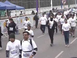 কলকাতায় ম্যারাথনে বড় দুর্ঘটনা! তোড়ন ভেঙে মাথায় আঘাত অতিরিক্ত পুলিশ কমিশনারের