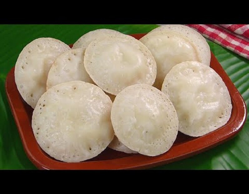 ৩. চিতই পিঠে সংরক্ষণঃবানিয়ে ঠাণ্ডা করে ফ্রিজে রেখে সংরক্ষণ করবেন। চিতই পিঠে নরম করতে হলে এটি ভাপে বসিয়ে গরম করুন। তবে অনেকেই আছেন যারা এই পিঠার নিচের দিকটা শক্ত রাখতে চাইলে চিতই পিঠে গ্রিলে বসিয়ে কিছুক্ষণ এপিঠ ওপিঠ সেঁকে নিলেই হবে। একদম তাজা বানানো পিঠা বলে মনে হবে। চাইলে চিতই পিঠা ডিপ ফ্রিজে রেখে দিয়েও সংরক্ষণ করতে পারেন।
