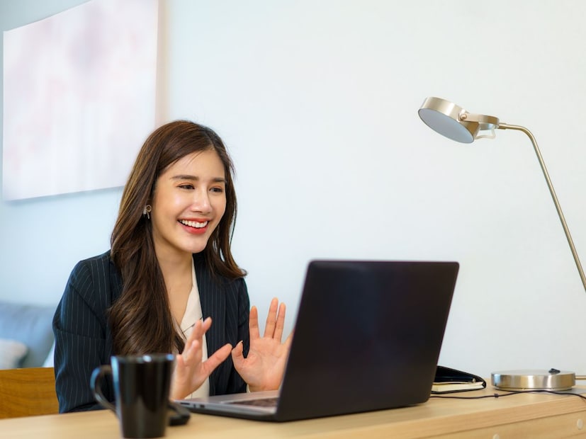 সূর্যদেবকে জল দান করুন: ২০২৪ সালে কেরিয়ারের উন্নতি করতে চাইলে জ্যোতিষমতে অবশ্যই সূর্যদেবকে জন দান করা উচিত৷ 