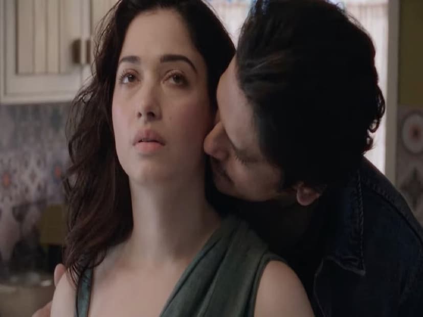 সিনেমার থেকেও এখন তাঁকে ওয়েব সিরিজে বেশি দেখা যাচ্ছে তামান্নাকে৷ এমনকী তিনি চুটিয়ে প্রেম করছেন বলেও খবর৷ বিজয় বর্মার সঙ্গে রয়েছে তাঁর বিশেষ সম্পর্ক৷ তবে এই নিয়ে কোনও পক্ষই কথা বলেননি৷