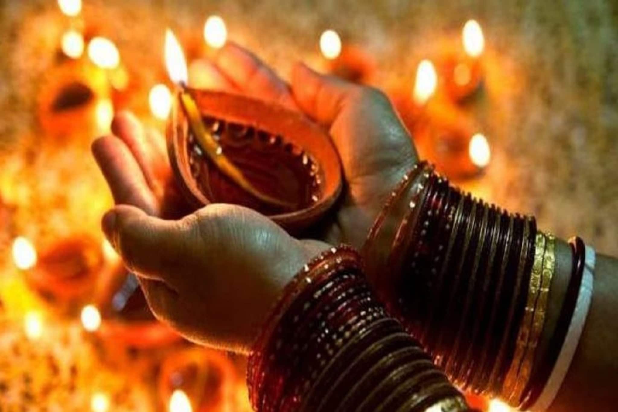 নতুন বছরের শুরুতে ঘরের এই ৩দিকে প্রদীপ বসাবে টাকার গদিতে, মা লক্ষ্মীর কৃপা থাকবে