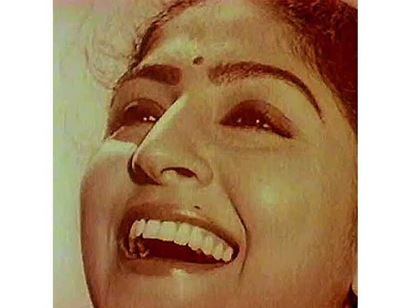 তার উপরে টলিপাড়ার বক্তব্য ছিল, মহুয়ার জীবনে একাধিক বিশেষ বন্ধুর আগমন হওয়া নিয়ে সমস্যা লেগেই থাকত। তা ছাড়া অবসাদের জেরে সুরাপানও শুরু করেছিলেন নায়িকা।