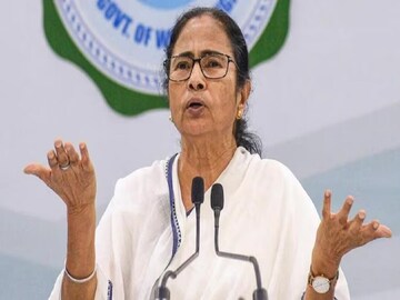 রুষ্ট মমতা বন্দ্যোপাধ্যায়