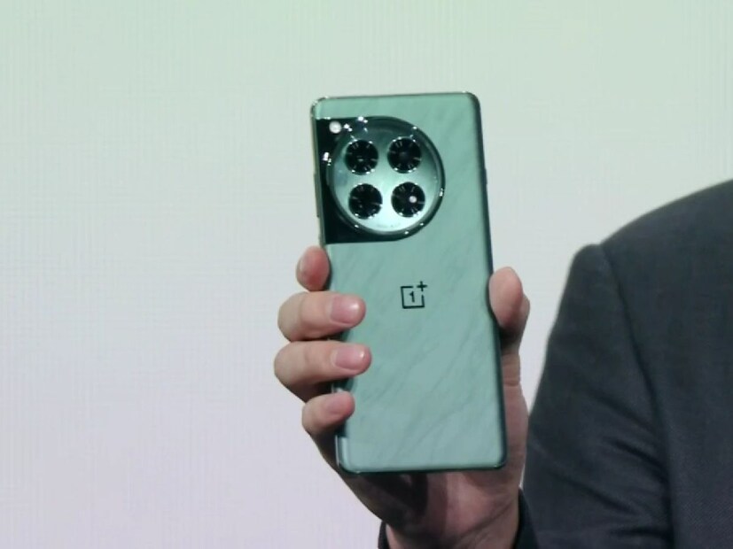 ভারতে OnePlus 12-এর লঞ্চের তারিখ ও সময় -

OnePlus 12 ভারতে লঞ্চ হচ্ছে মঙ্গলবার অর্থাৎ ২৩ জানুয়ারি। এই ইভেন্টটি দিল্লিতে সন্ধ্যা ৭.৩০ টায় অনুষ্ঠিত হবে। OnePlus-এর অফিসিয়াল ইউটিউব পেজ এবং সোশ্যাল মিডিয়া চ্যানেলগুলিতে অনলাইন ইভেন্টের জন্য একটি লাইভস্ট্রিমও চালু থাকবে।
