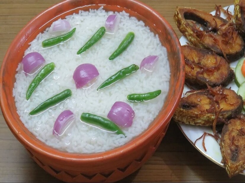 তবে কীভাবে তৈরি হয় এই পান্তা ভাত৷ রাতের বেঁচে যাওয়া ভাত জল ঢেলে সারারাত রেখে দিলেই তৈরী পান্তা ভাত৷ এই পান্তার বিশেষ স্বাস্থ্যগুণও রয়েছে৷ তবে পান্তা তো খান কিন্তু এর ইংরেজি কি জানেন? পান্তা ভাতের ইংরেজি বলতে গিয়ে হিমশিম খেয়েছেন বহু মানুষ৷